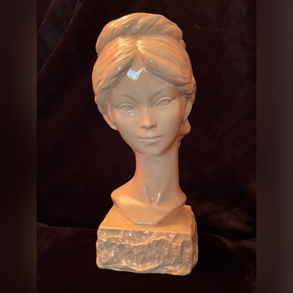 Rare Vintage 1979 Large Ceramic Female Bust - Picture 1 of 6